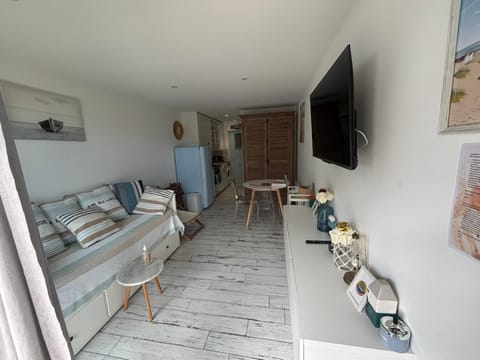 Communal lounge/ TV room, TV and multimedia, Living room, Seating area