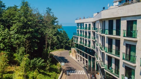 Property building, Day, Neighbourhood, Natural landscape, Sea view, Parking