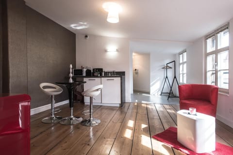 Day, Kitchen or kitchenette