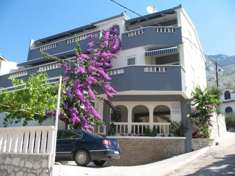 Facade/entrance, Sea view