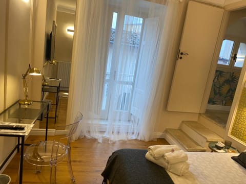 Bed, TV and multimedia, Balcony/Terrace, Photo of the whole room, Bedroom, locker, locker