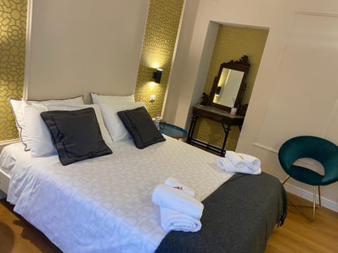 Bed, Photo of the whole room, Bedroom, hair dresser