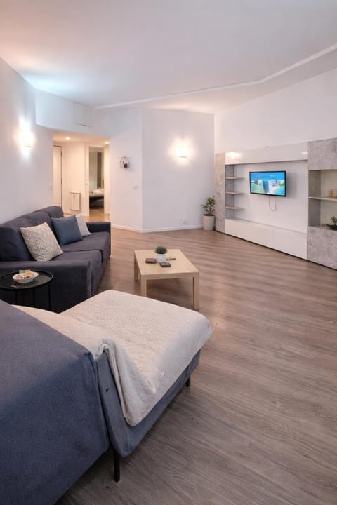 Communal lounge/ TV room, TV and multimedia, Living room, Seating area