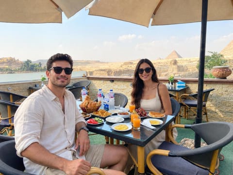 Patio, Restaurant/places to eat, Day, People, Natural landscape, View (from property/room), Balcony/Terrace, Food and drinks, Banquet/Function facilities, Dining area, Food, Guests, Drinks, group of guests