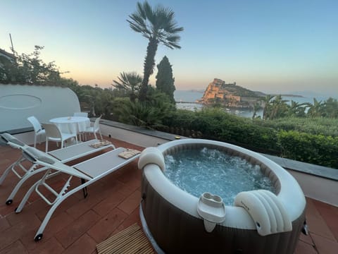 Day, Natural landscape, Hot Tub, View (from property/room), Balcony/Terrace, Pool view, Sea view, sunbed