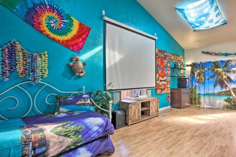 Hot Tub and Theater Room Tropical Springfield Home House in Springfield