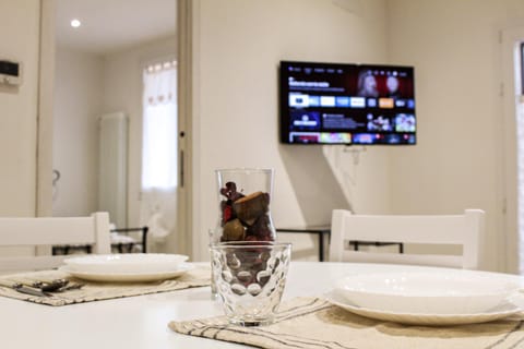 TV and multimedia, Living room, Dining area