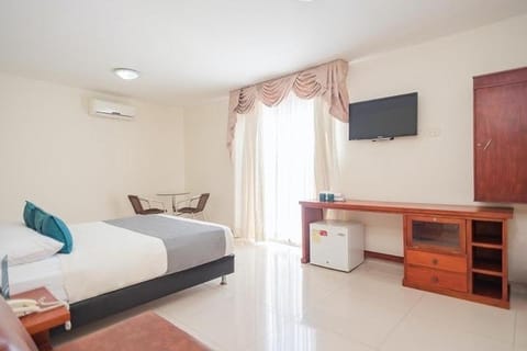 Bed, Photo of the whole room, Bedroom, air conditioner