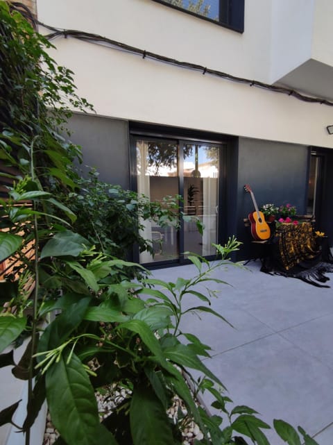 Patio, Facade/entrance, Garden