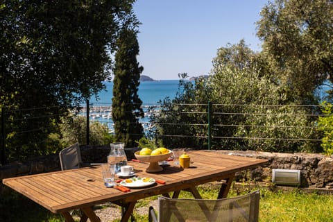 Patio, Day, Natural landscape, View (from property/room), Dining area, Sea view