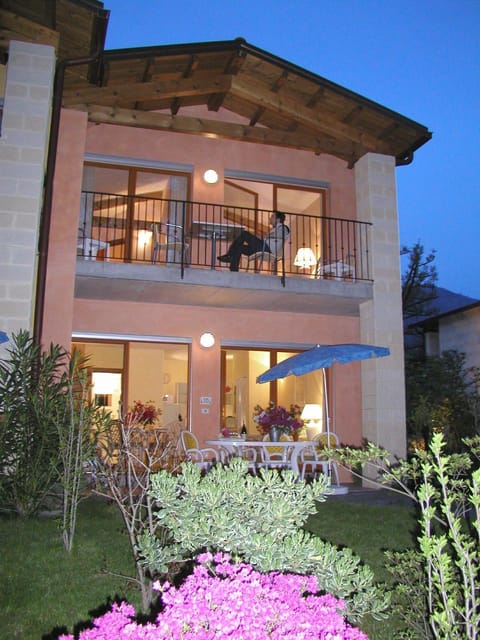 Facade/entrance, Garden, Balcony/Terrace