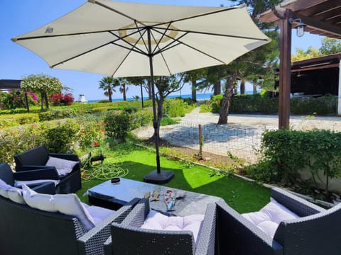 Garden, Seating area, Garden view