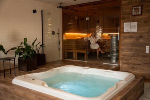 Hot Tub, Sauna, Spa and wellness centre/facilities