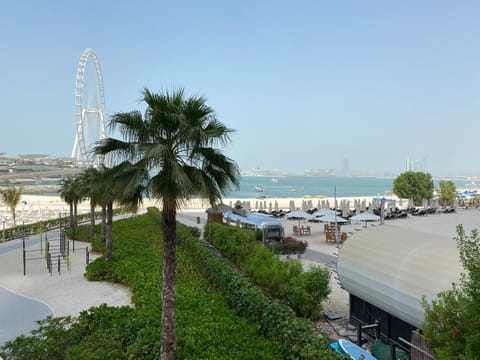 Nearby landmark, Beach, Location