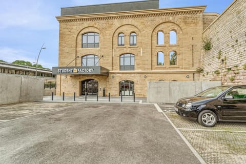 Property building, Facade/entrance