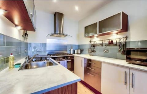 Home by The Meadows, close to City Centre Apartment in Edinburgh