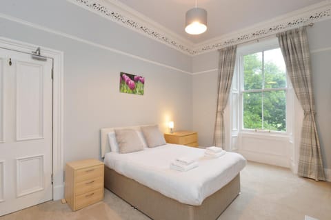 Home by The Meadows, close to City Centre Apartment in Edinburgh