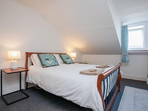 Large House, sleeps 10 with incredible sea views House in Ilfracombe