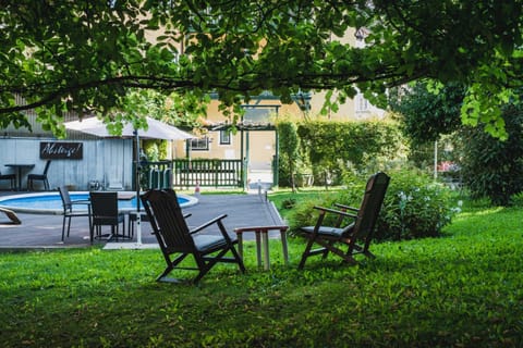 Garden, Balcony/Terrace, Swimming pool, sunbed, Internal: Not applicable to any particular room