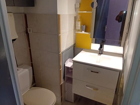 Studio ensoleillé avec balcon Apartment in Nimes