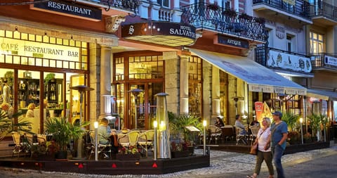 Restaurant/places to eat, Seating area