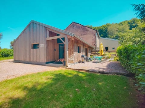 Property building, Spring, Day, Natural landscape, Garden, Garden view