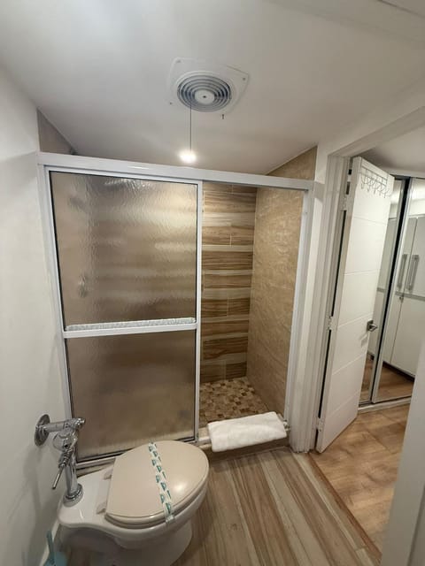 studio, pool, near beach, shops, wifi by Dream Vacation Apartment in Hallandale Beach