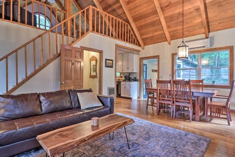 Family Retreat Cabin with Summit, Lake Views, Deck! Cabin in Nantahala Lake