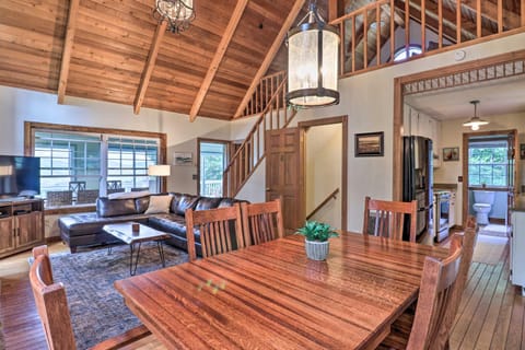 Family Retreat Cabin with Summit, Lake Views, Deck! Cabin in Nantahala Lake