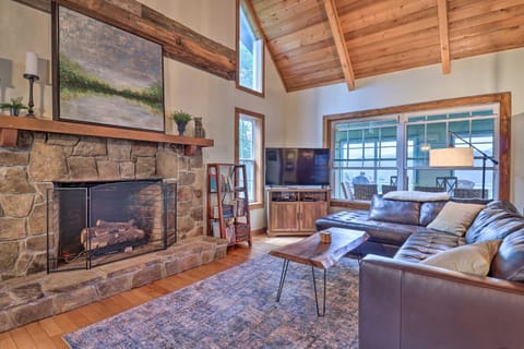 Family Retreat Cabin with Summit, Lake Views, Deck! Cabin in Nantahala Lake