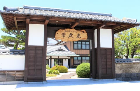 Property building, Facade/entrance