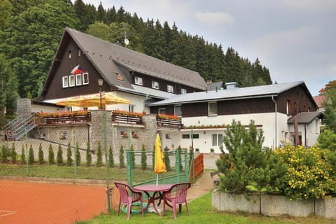 Facade/entrance, Area and facilities