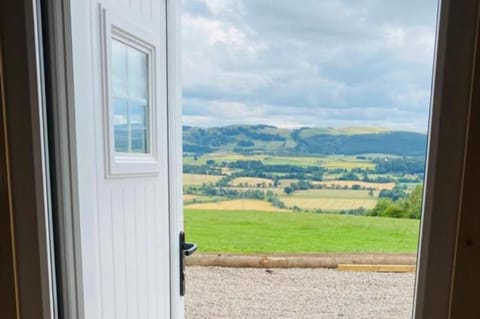 Woodhead Shepherds Hut - Sleeps 2 - Parking House in Perth