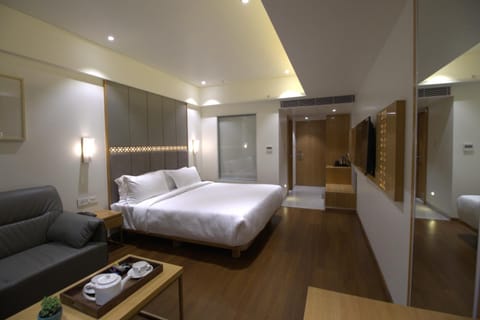 Bed, Photo of the whole room, Seating area