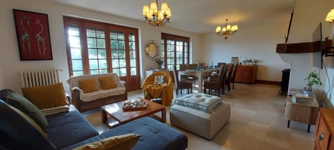 TV and multimedia, Living room, Dining area