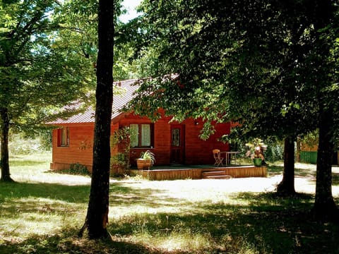 Chalet en forêt, brame du cerf Chalet in Île-de-France