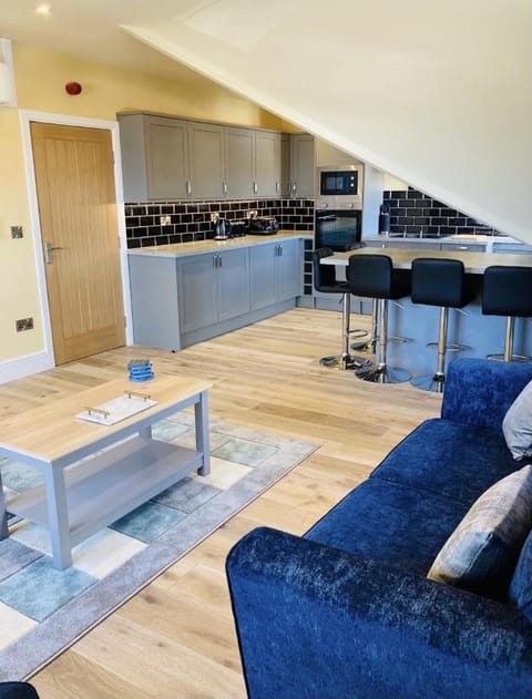 Communal lounge/ TV room, TV and multimedia, Living room, Seating area, Dining area, dishwasher, kitchen