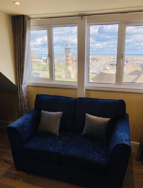 Communal lounge/ TV room, Living room, Seating area, Sea view