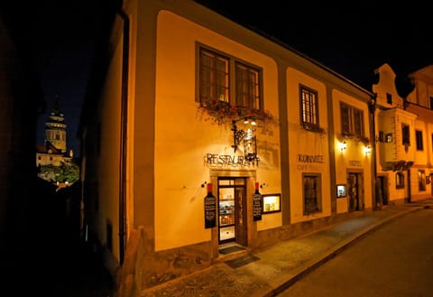 Property building, Facade/entrance, City view, Location