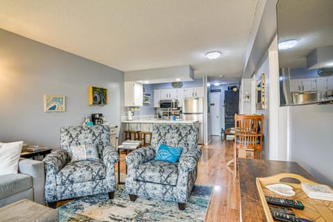 Community Perks! Condo 2 Mi to Silver Dollar City Apartment in Table Rock Lake