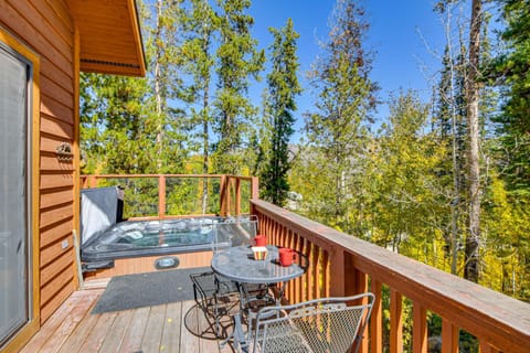 1 Mi to Grand Lake Family-Friendly Gem with Hot Tub House in Grand Lake