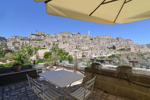 Property building, Balcony/Terrace, Balcony/Terrace