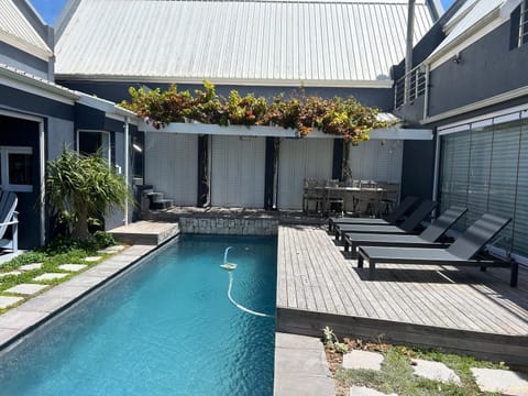 La Maison Bleue, luxury self-catering villa. Villa in Western Cape