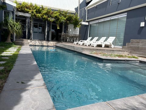 La Maison Bleue, luxury self-catering villa. Villa in Western Cape