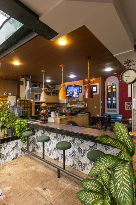 Restaurant/places to eat, Lounge or bar