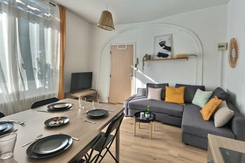 TV and multimedia, Living room, Dining area