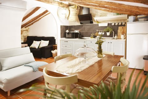 Kitchen or kitchenette, Dining area, Communal kitchen