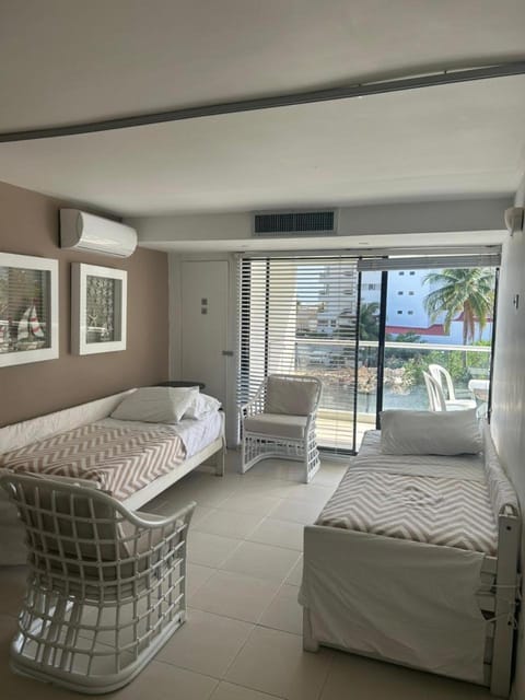 Living room, Photo of the whole room, Bedroom