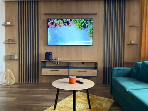 Communal lounge/ TV room, TV and multimedia, Living room