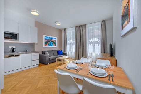 TV and multimedia, Kitchen or kitchenette, Living room, Seating area, Dining area, pet friendly